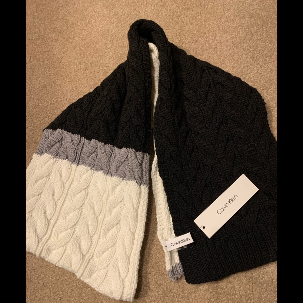 Calvin Klein color block 3 color cable knit scarf white black & gray  NWT